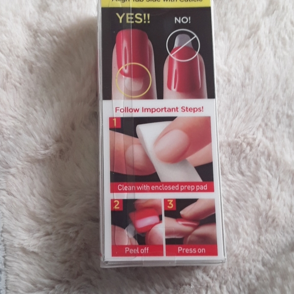 Fake nails - Picture 2 of 3